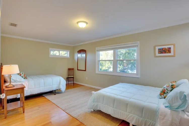 4 Bedrooms Cottage