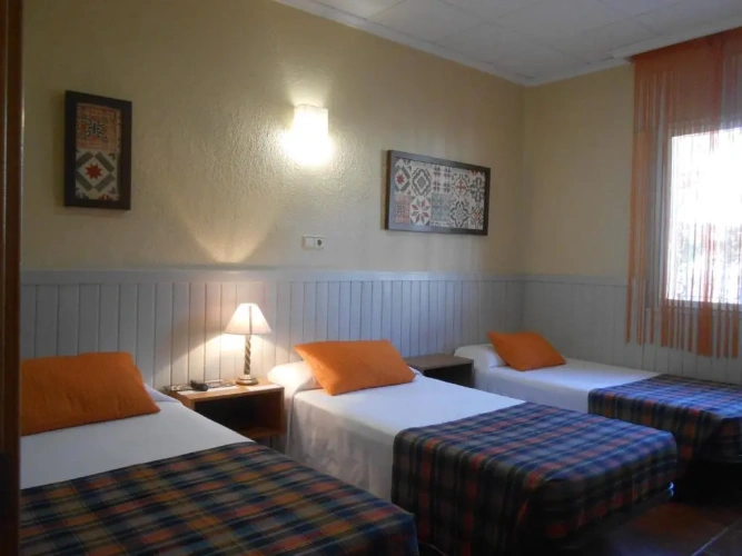 Standard Triple room