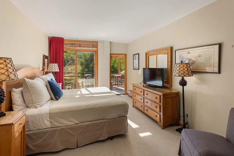 3 Bedrooms Economy room with balcony and with mountain view