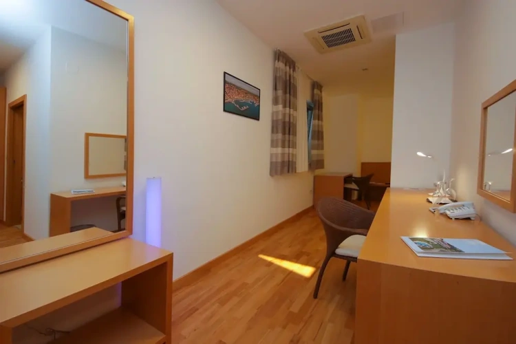 Standard Twin room with balcony