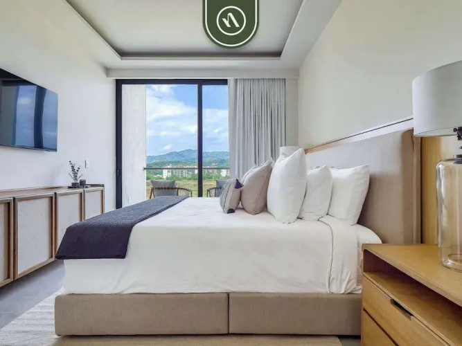 Luxury Oceanfront 3 BR Condo With Balcony