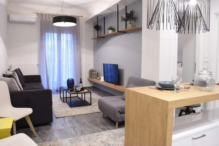 Alpinia Deluxe Apt Must