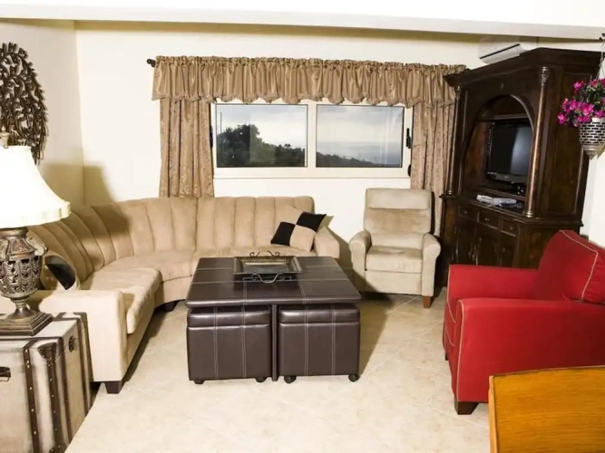 5 Bedrooms Villa