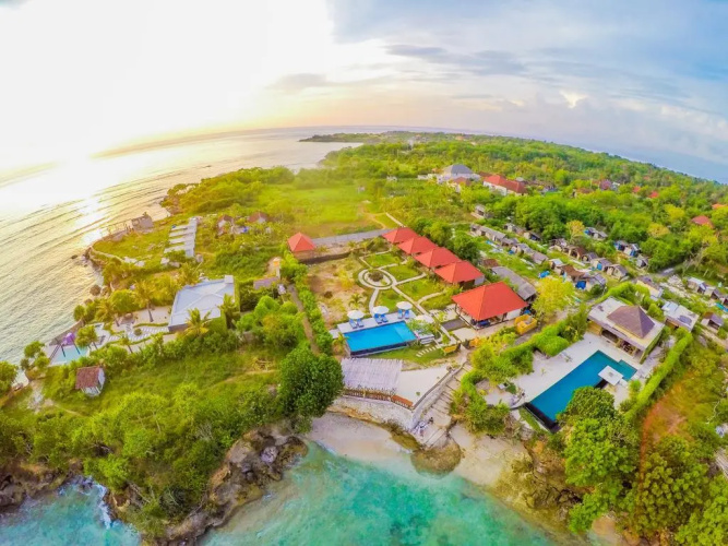 Dini DNusa Lembongan