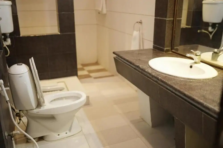 Diamond Lodge karachi