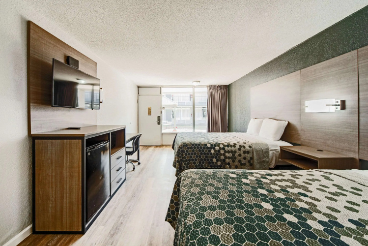 Econo Lodge And Suites Bricktown