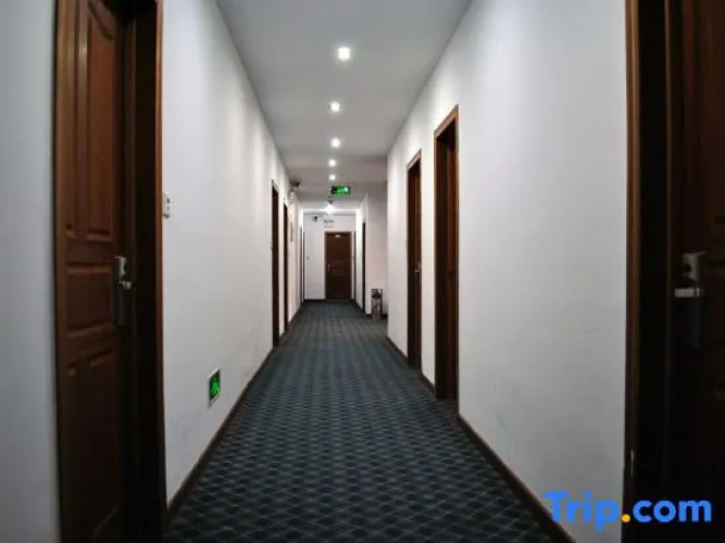 Yadu Hotel