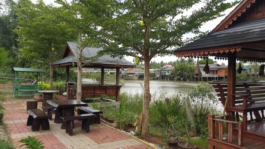 Ruenthai Rimnam Resort Suratthani