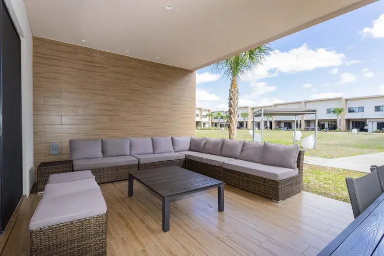 Splendid 3 Bd Close to Disney @ Magic Village 7486