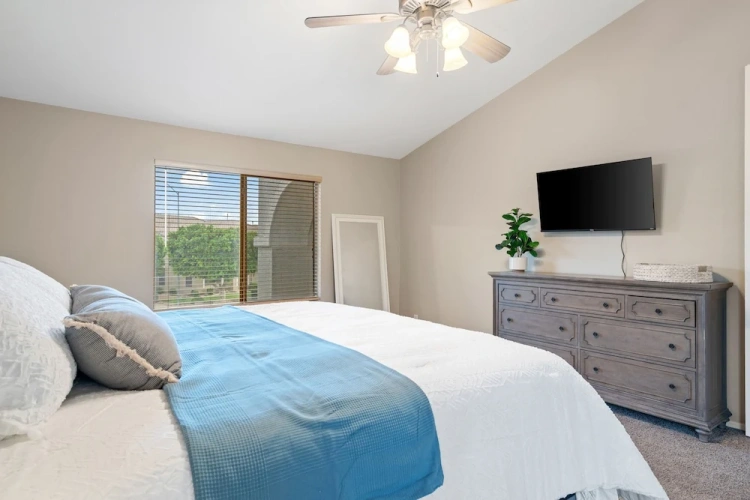 5 Bedrooms Cottage