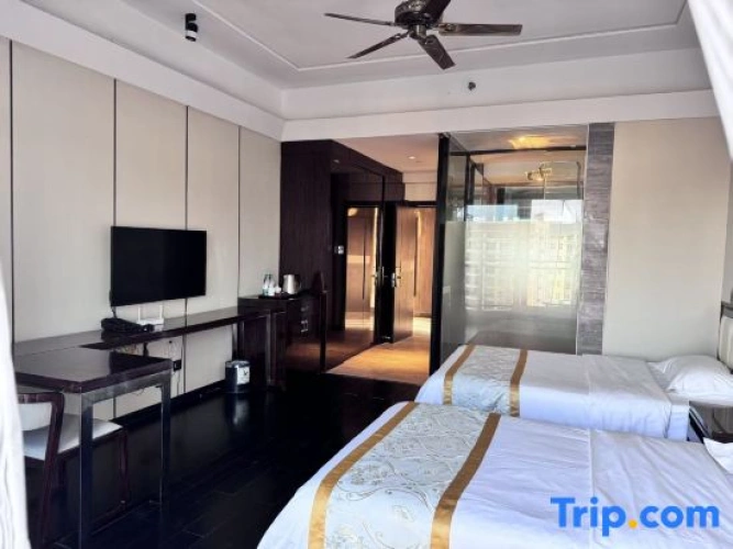 Suite with view