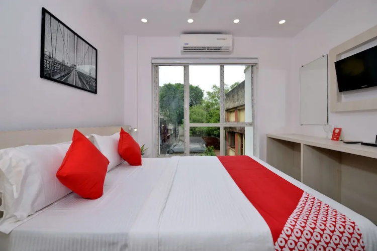 OYO Townhouse 539 Transit Express