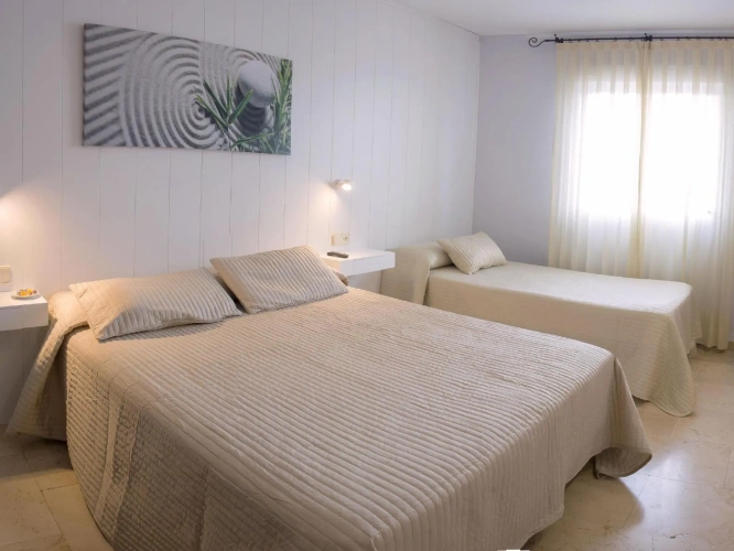 Standard Triple room