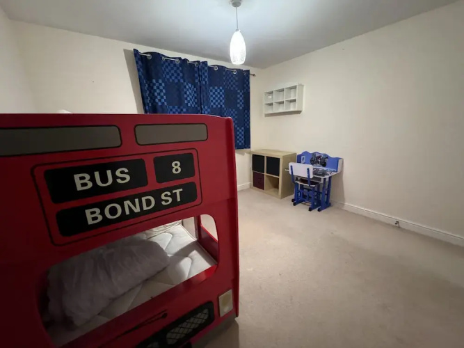 Spacious 4Bd House With Character In Coventry