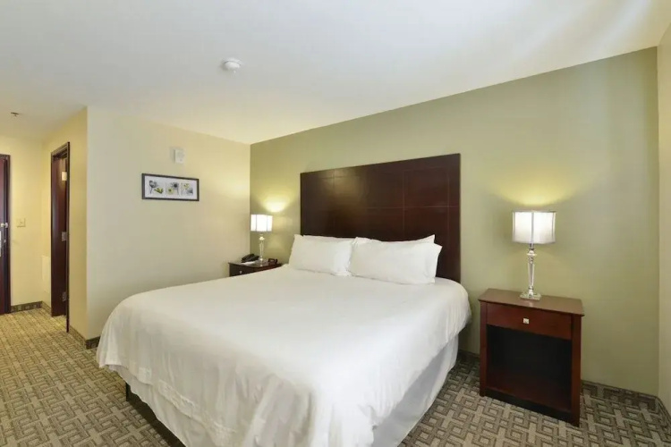 HolmeSuites Columbus Airport/DLA
