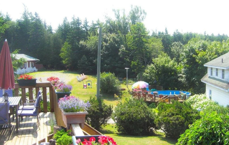 45th Parallel Motel & Restaurant