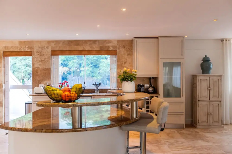 Geneva Drive Luxury Villa