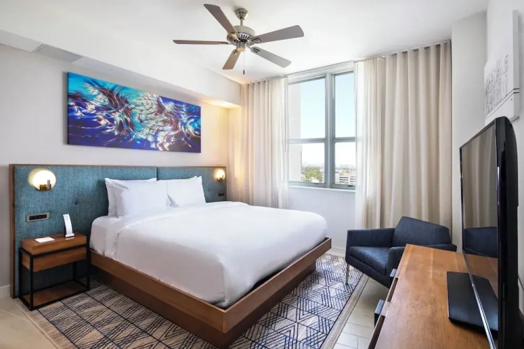 2 Bedrooms Standard Family room with balcony