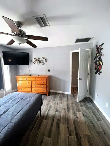 Heated Pool, Jacuzzi & Sauna! Tampa, FL