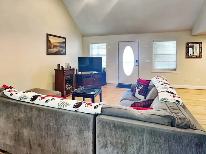 Lazy Bear Cabin by Taylor Made Deep Creek