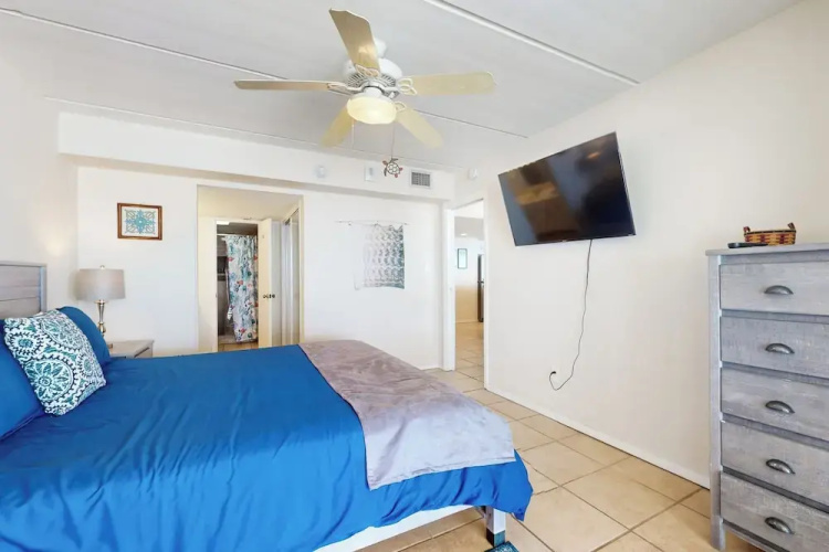 10th-floor 3BR Beachfront Condo w/ Views & Pool