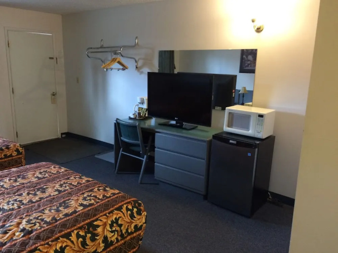 Plains Motor Inn