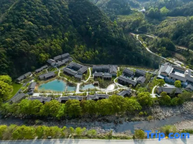 Julong Guniujiang Resort
