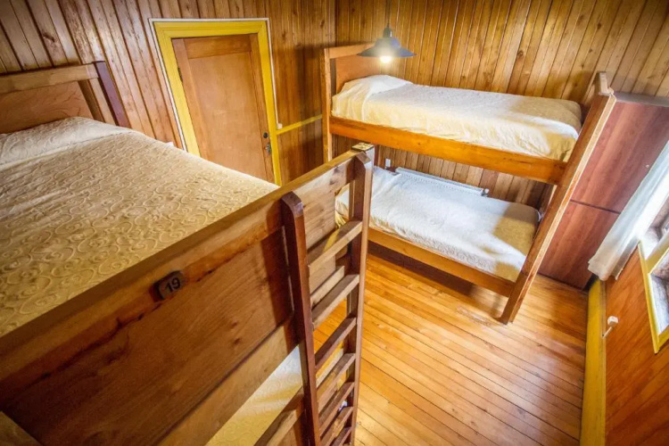 13 Lunas Hostel