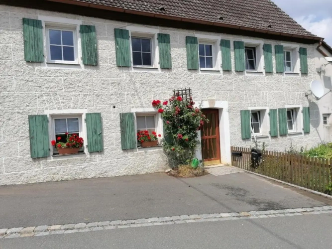 4 Bedrooms Cottage