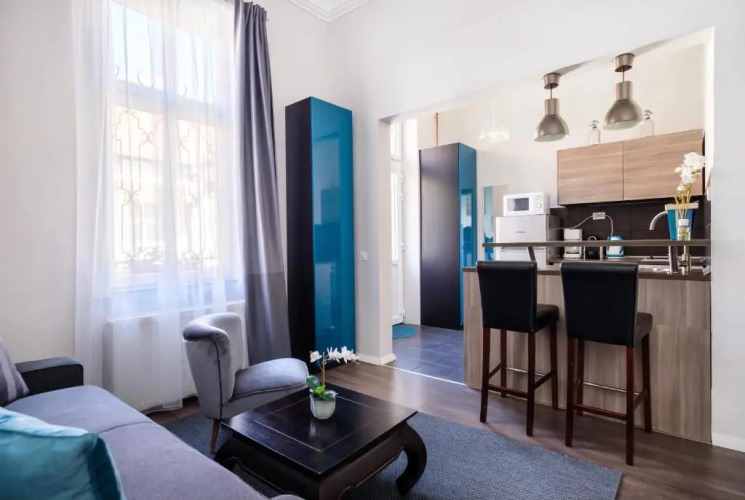 Andrassy Garden Apt in Center