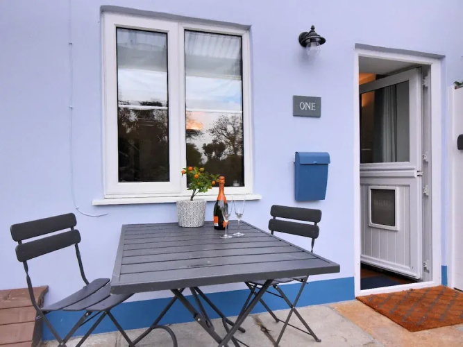 1 Lymbrook Cottages
