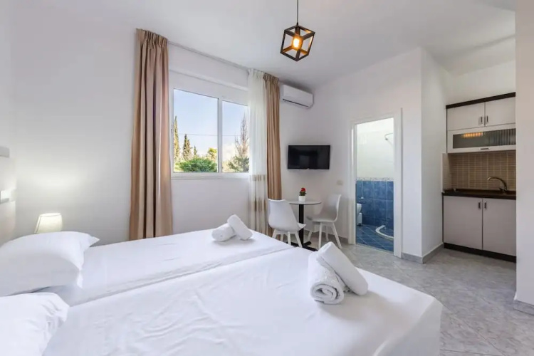 Stylish Studio With Scenic Gardens Golem