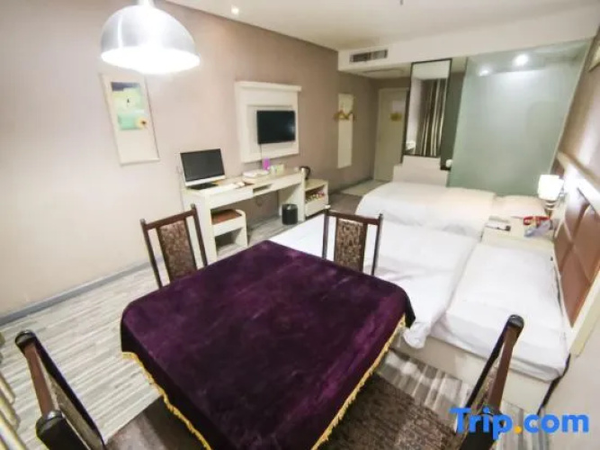 Yading Hotel (Yicheng Xiangsha Avenue)