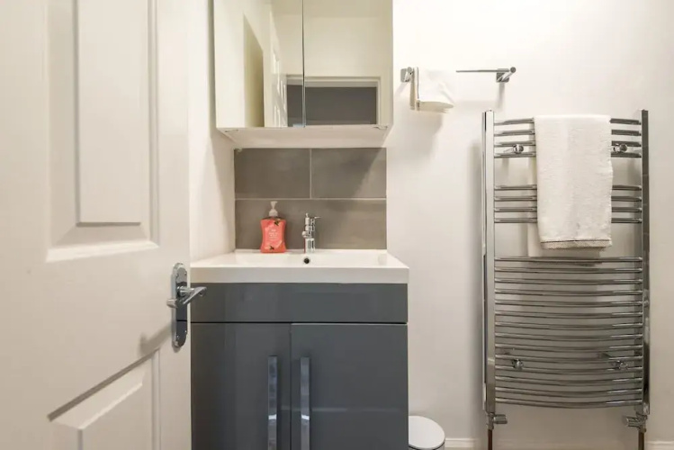 1bed-ground Fl -private Entrance