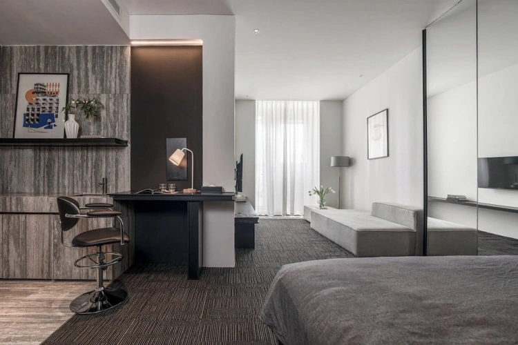 Deluxe room with balcony and with city view