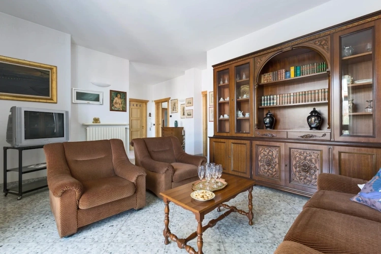 2 Bedrooms Classic Apartment