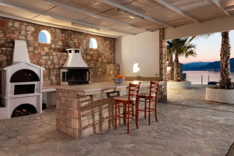 Arte Pefki Beachfront Suites