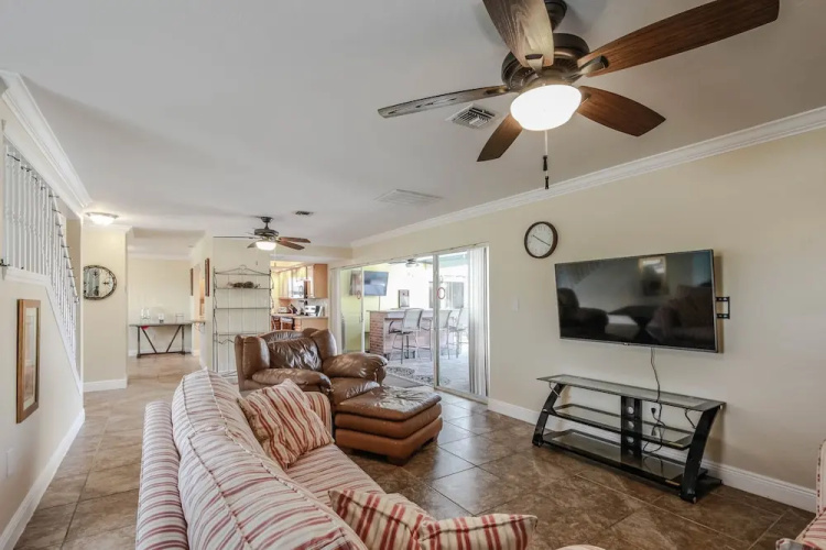 Seatuit Condominiums