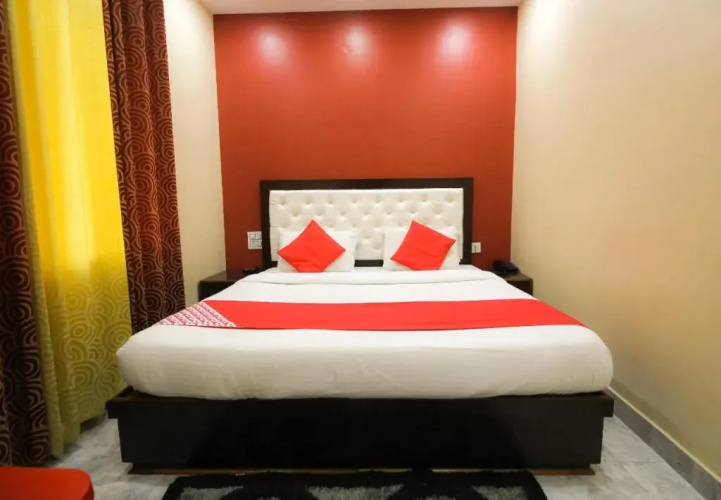 Hotel Sky Blue By OYO Rooms