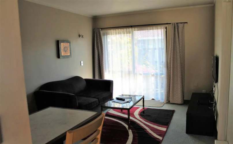 The Aquarius Motor Inn
