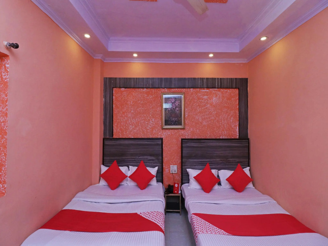 OYO 27596 Hotel Parkash Dx