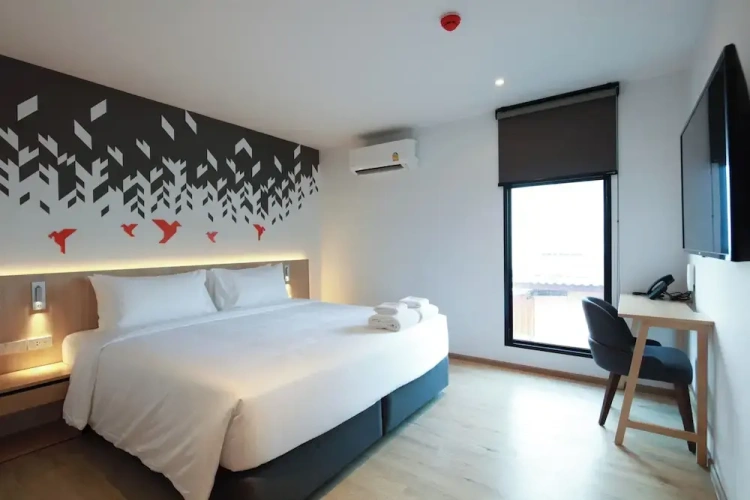 Deluxe Double room with city view
