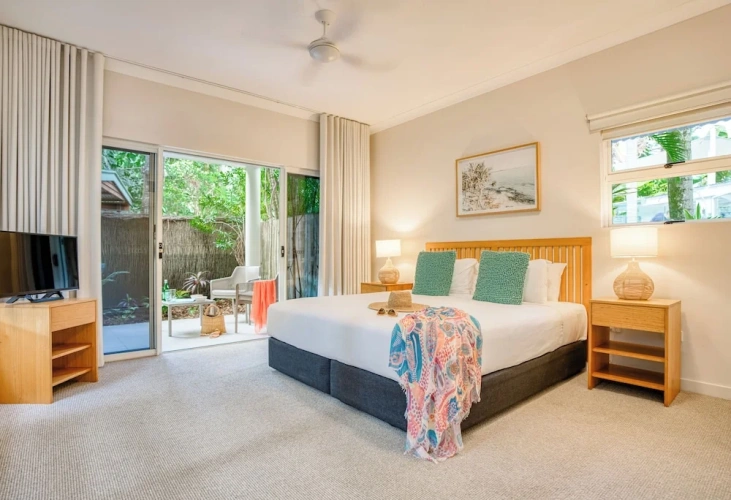 1 Bedroom Apartment with balcony and with park view