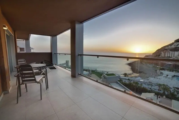 2 Bedrooms Quadruple Suite with balcony