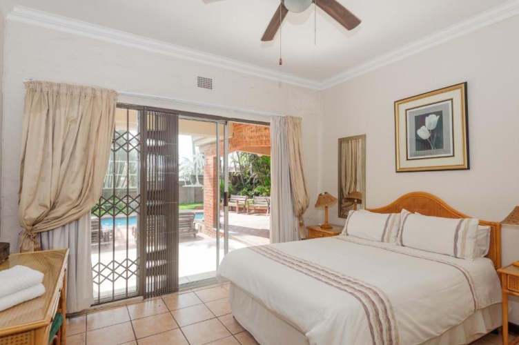 5 Bedrooms Cottage