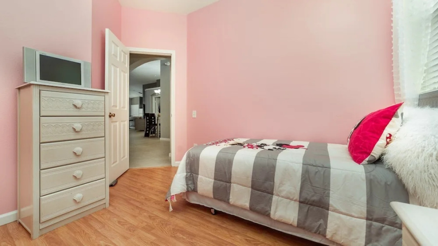 8208 fan Palm way