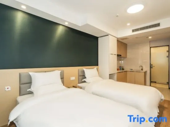 Standard Twin room with balcony