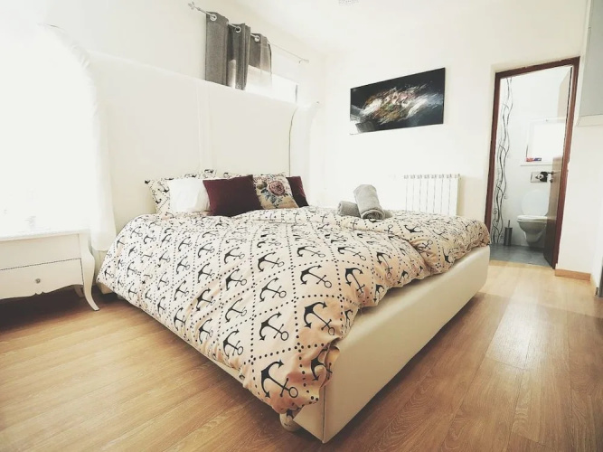Art Apartment near Mamila
