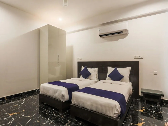 OYO 24269 Silverkey Medanta Sec 38