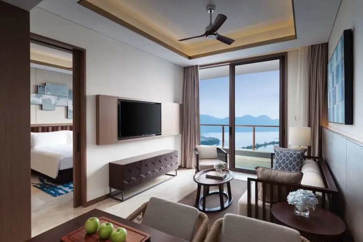 Deluxe Double Suite with bay view